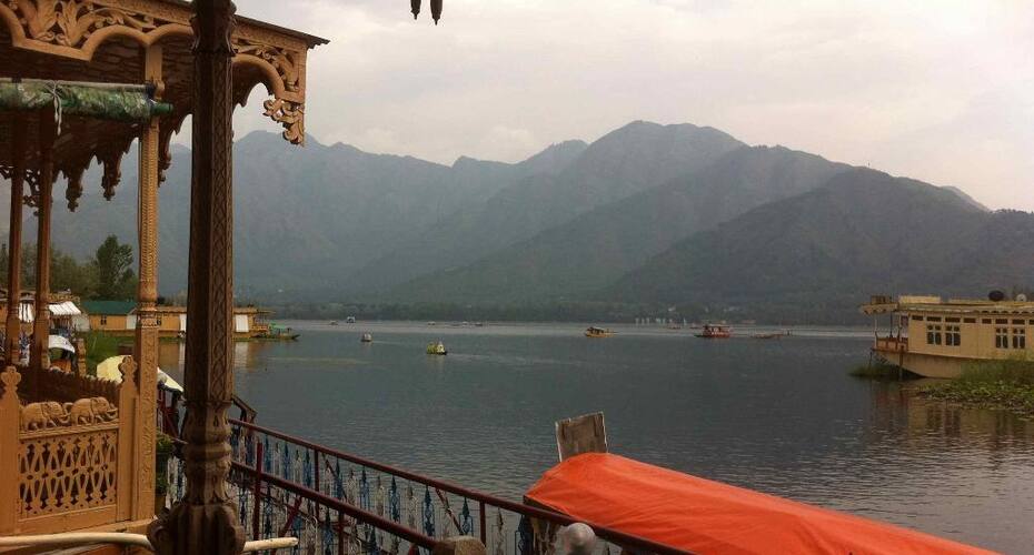 Bostan Gulistan Houseboat, Srinagar 5